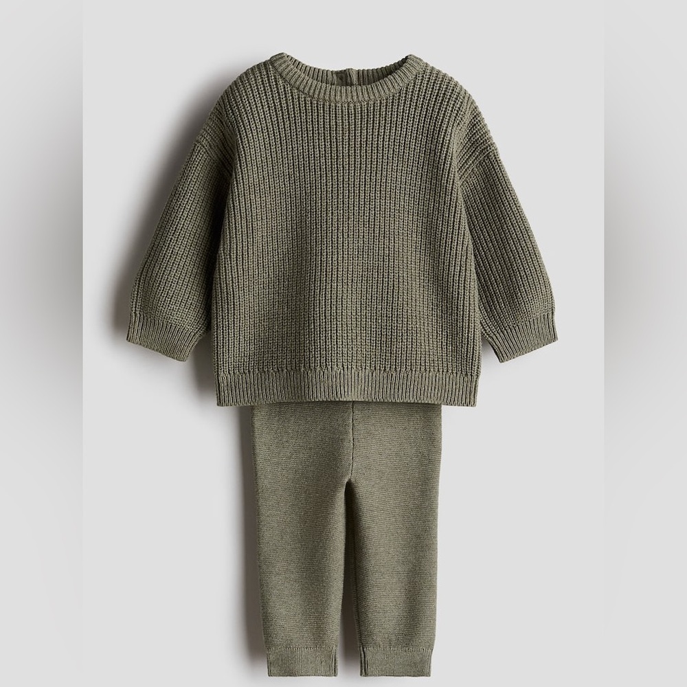 Cozy Knit Sweater & Legging Set - Olive Green! Like new 2-4m but will fit till 6
